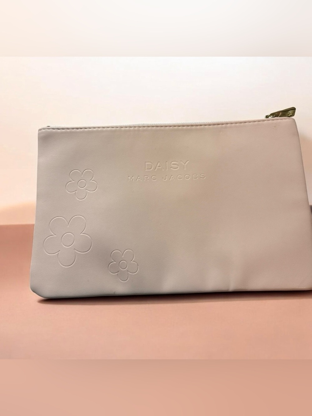 Marc Jacobs Daisy Leather Cosmetic Pouch in Pale Pink